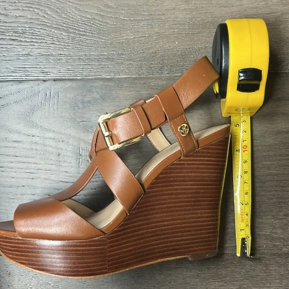 EUC Michael Kors brown leather wedges size 7 - Picture 8 of 8
